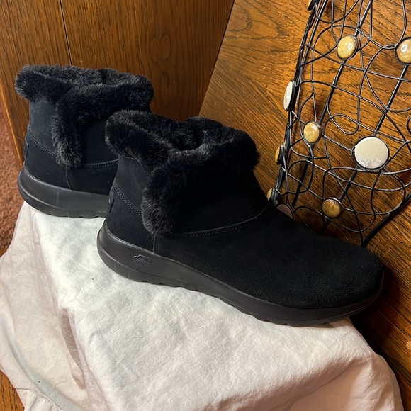 SKECHERS SHORTIE BOOTS - Picture 2 of 7